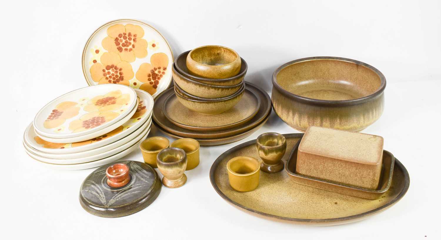 Lot 288 - A selection of vintage Denby pottery dinner...