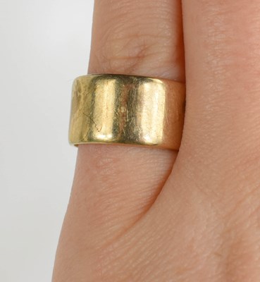 Lot 52 - A 9ct gold wedding band, size K/L, 5.5g.