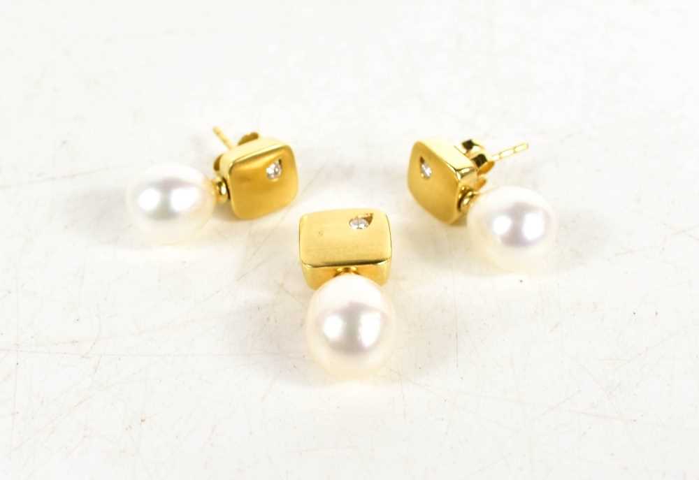 Lot 38 - A demi parure 18ct gold, pearl and diamond set,...