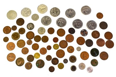 Lot 139 - A group of coins to include commemorative...