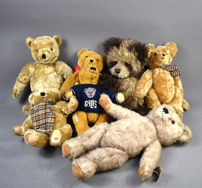 Lot 320 - A collection of vintage teddy bears to include...
