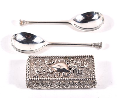Lot 50 - A Victorian silver snuff box with repousse...