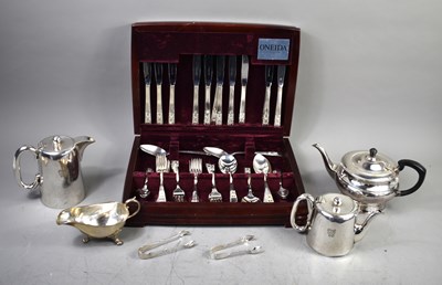Lot 175 - A group of silver plated items to include a...