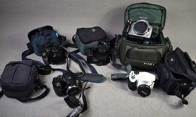 Lot 360 - A group of digital cameras to include a Canon...