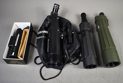 Lot 361 - A group of field / spotting scopes to include...