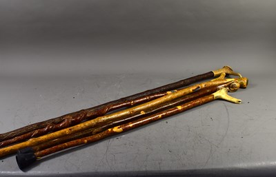 Lot 184 - A group of vintage walking canes to include...