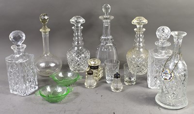 Lot 232 - A group of glassware to include crystal glass...