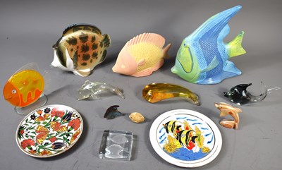 Lot 239 - A group of fish ornaments and plates to...