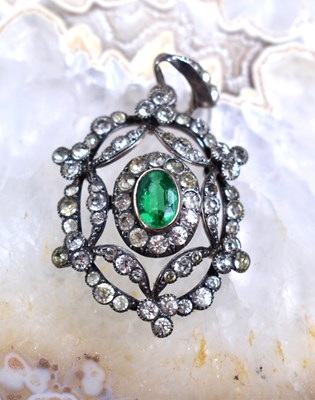 Lot 42 - An Art Deco silver and paste pendant set with...