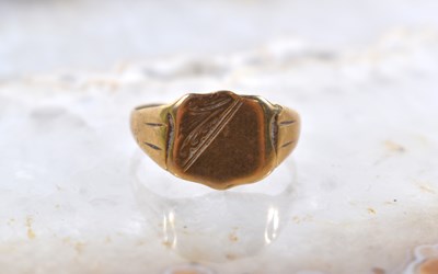 Lot 53 - A 9ct gold signet ring, size S/R, 2.4g.