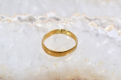 Lot 100 - A 22ct gold wedding band, a/f, 3.5g.