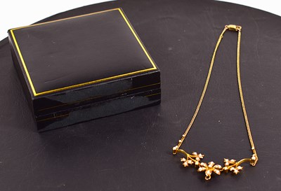 Lot 94 - A 15ct gold and seed pearl flowerhead necklace,...