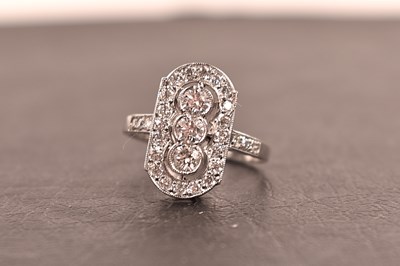 Lot 124 - A platinum and diamond Art Deco style ring,...